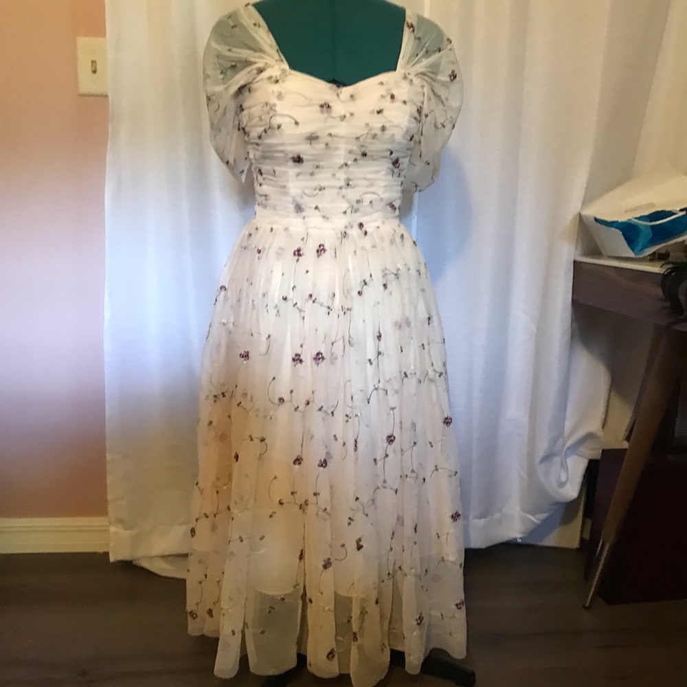 Unique Vintage Ivory Rose Lace Dress